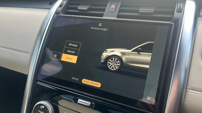 Land Rover Discovery 3.0 D300 R-Dynamic SE 5dr Auto Diesel Station Wagon